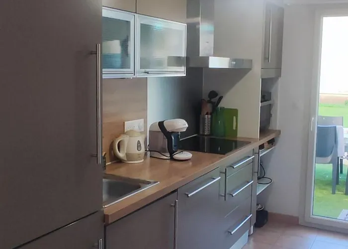 Apartment T2 Meuble A 300m De La *